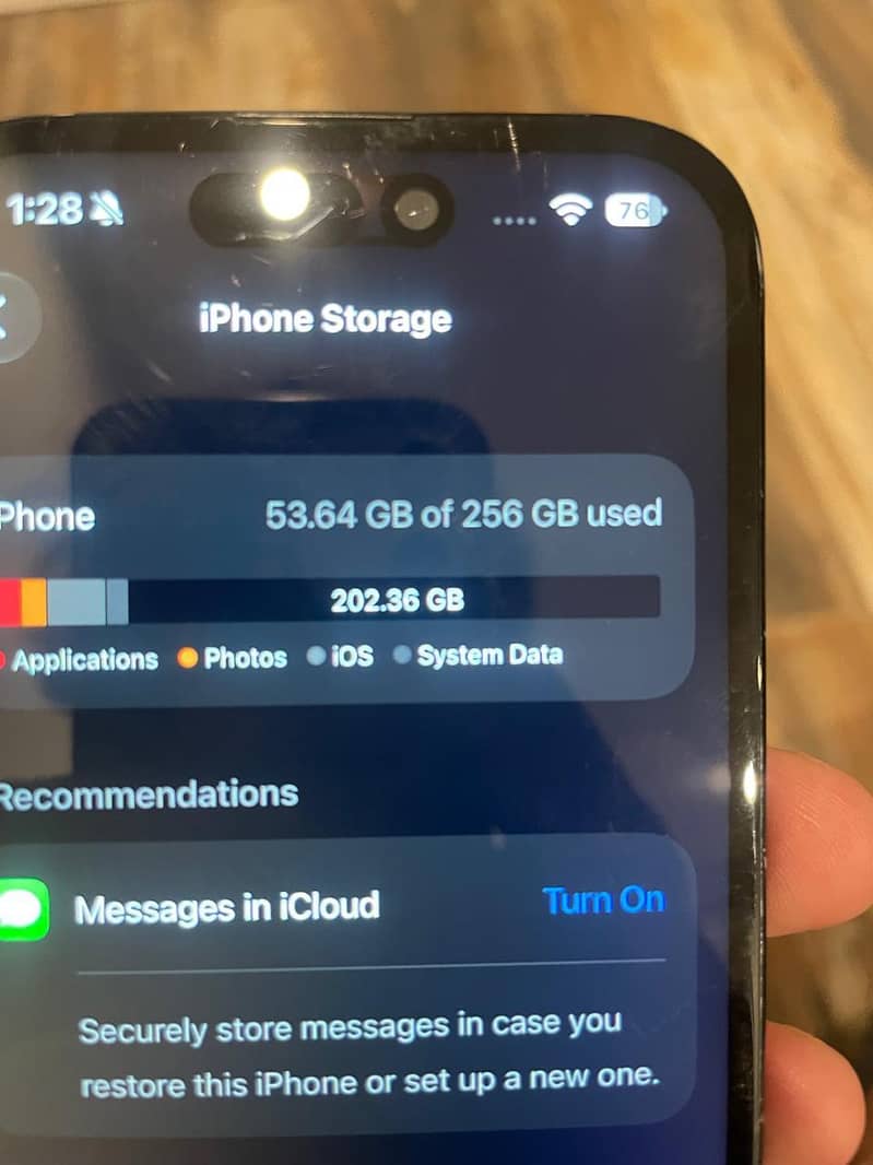 Apple iPhone 16 7