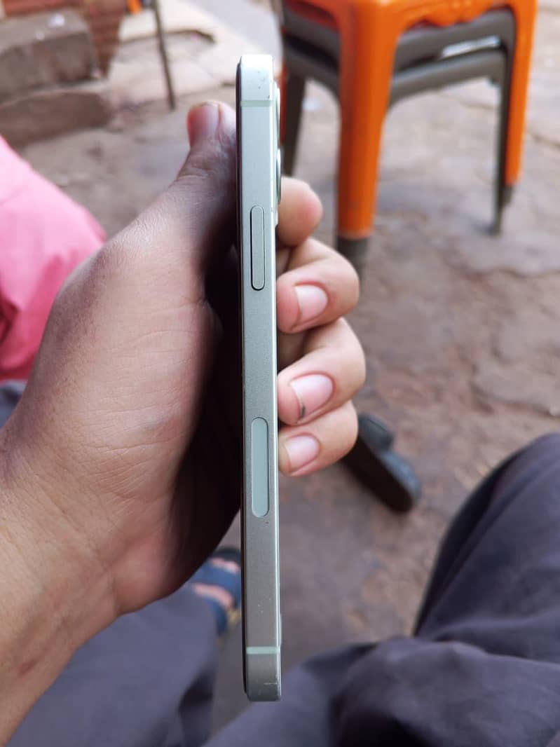Apple iPhone 12 3