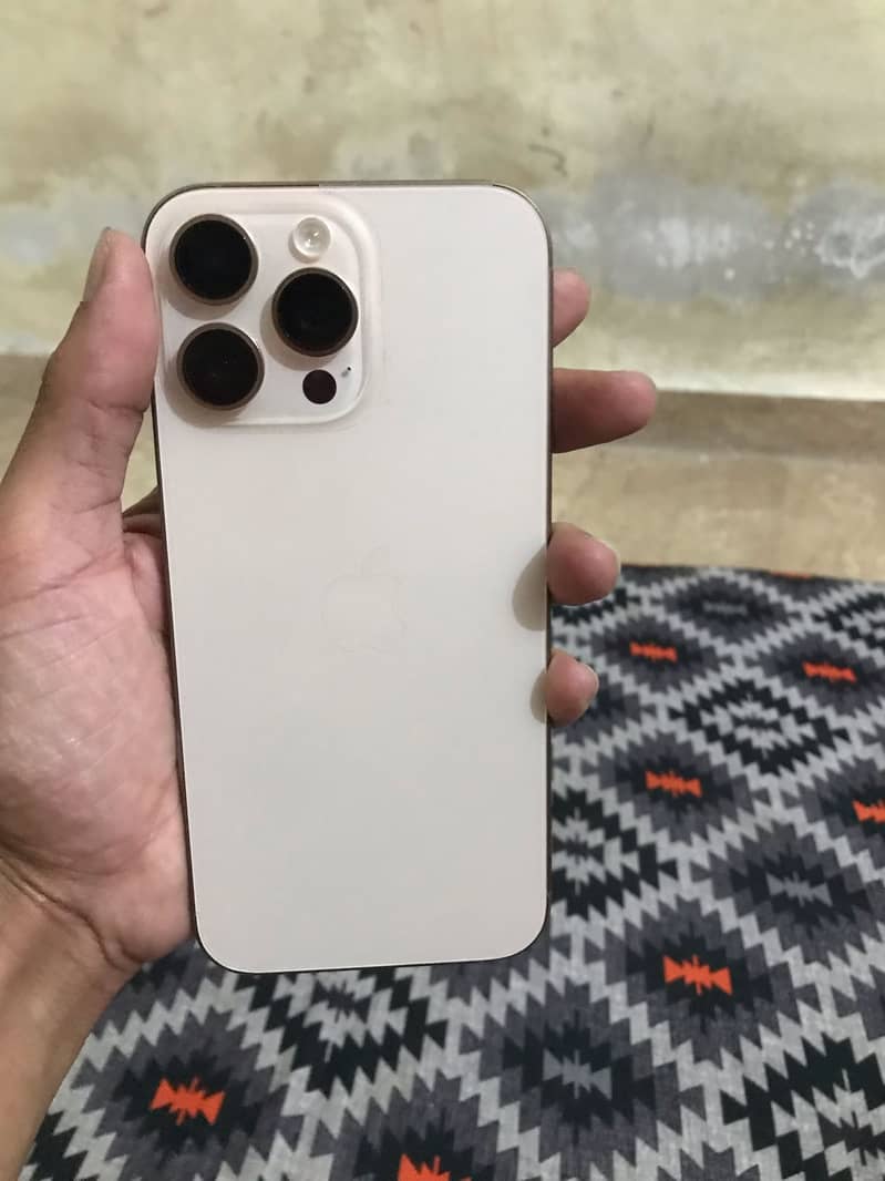 Apple iPhone 16 Pro Max 3