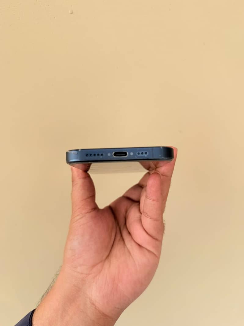 Apple iPhone 15 Pro 3