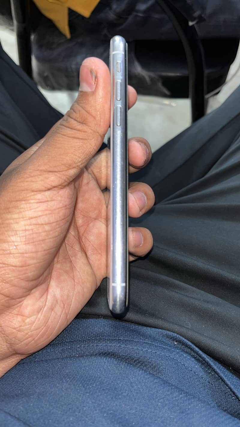 Apple iPhone X 3