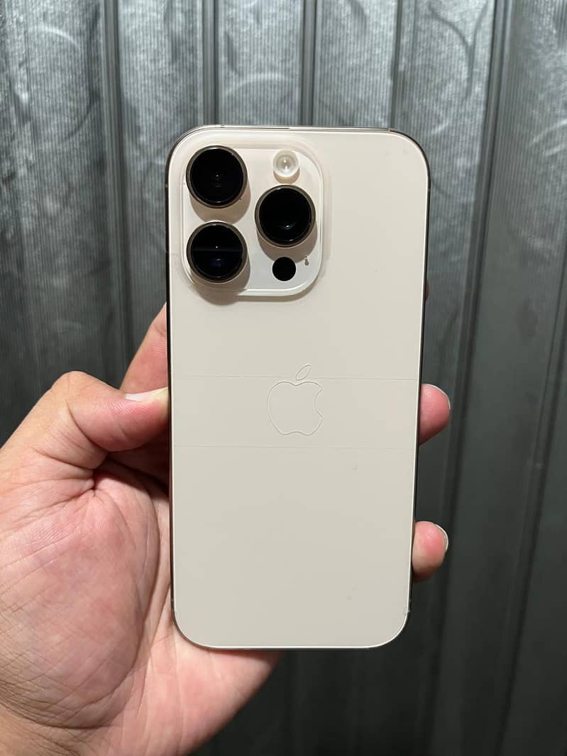 Apple iPhone 16 Pro 0