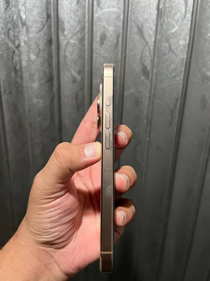 Apple iPhone 16 Pro 6