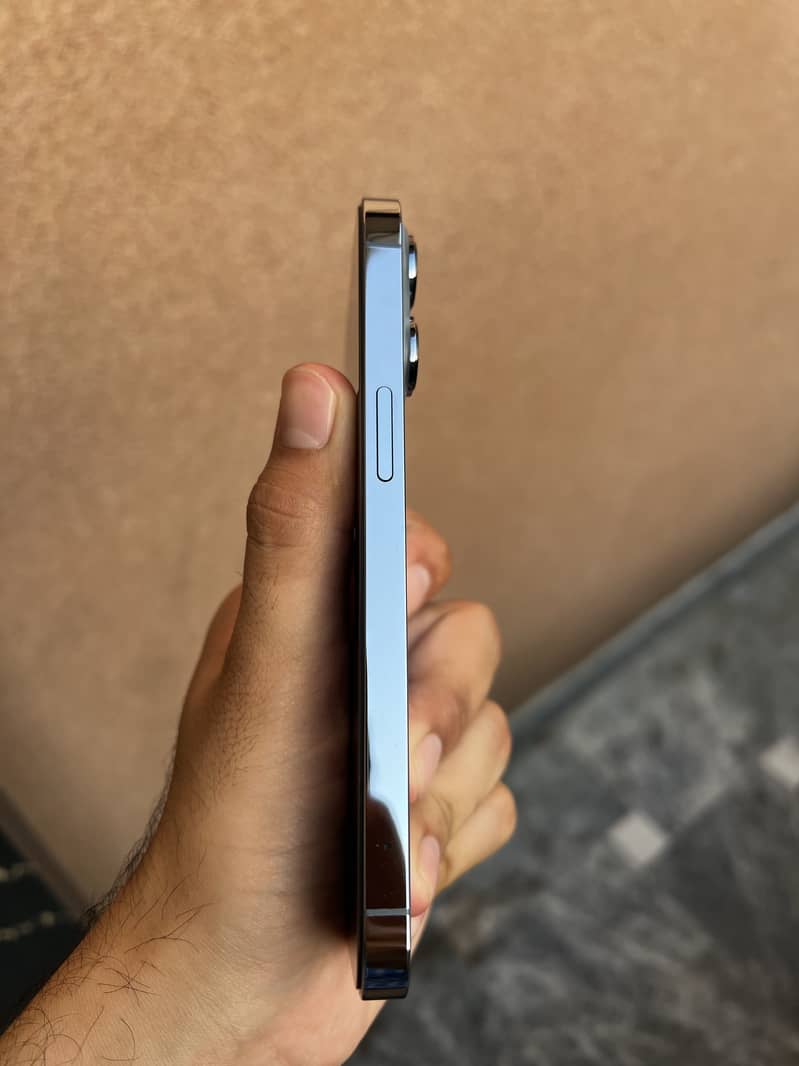 Apple iPhone 13 Pro 2