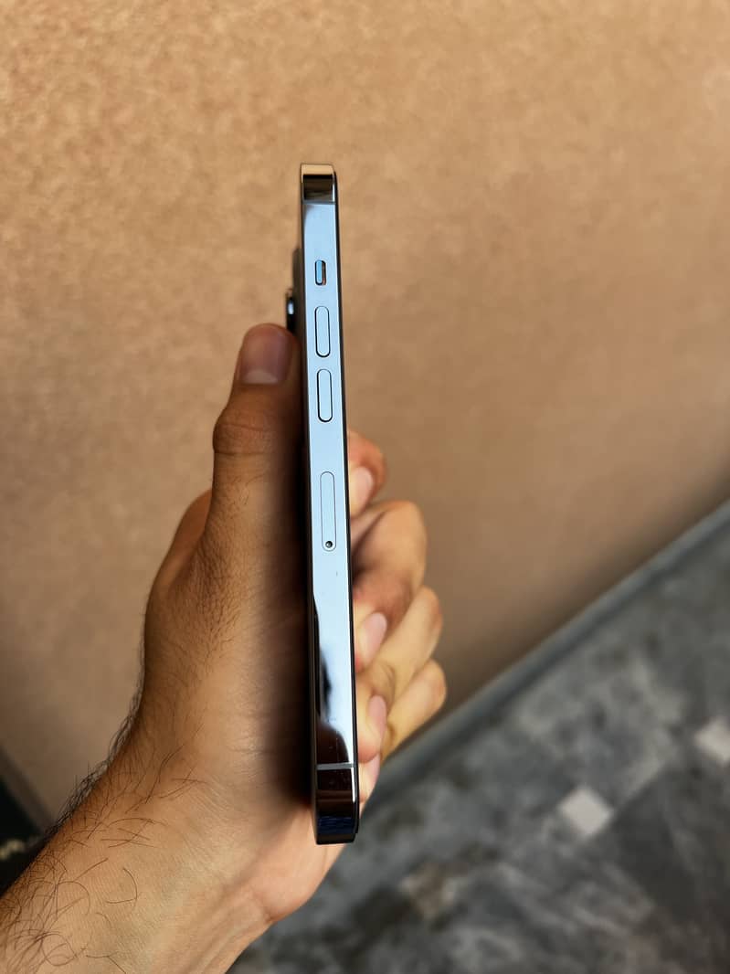 Apple iPhone 13 Pro 4