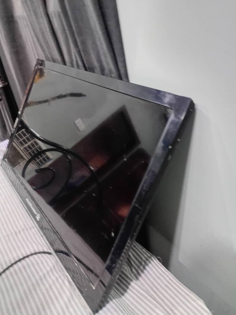 LCD TV 3