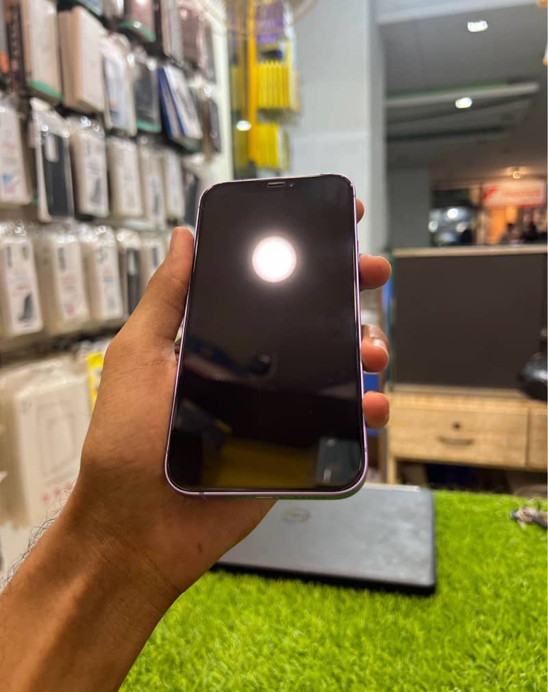 Apple iPhone 12 1