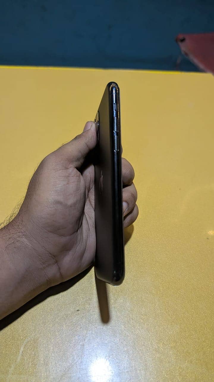Apple iPhone 11 Pro 3