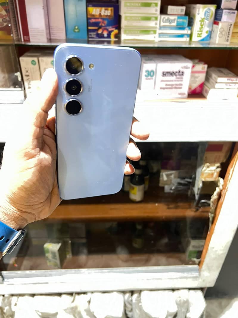 Tecno Spark 40 pro 0