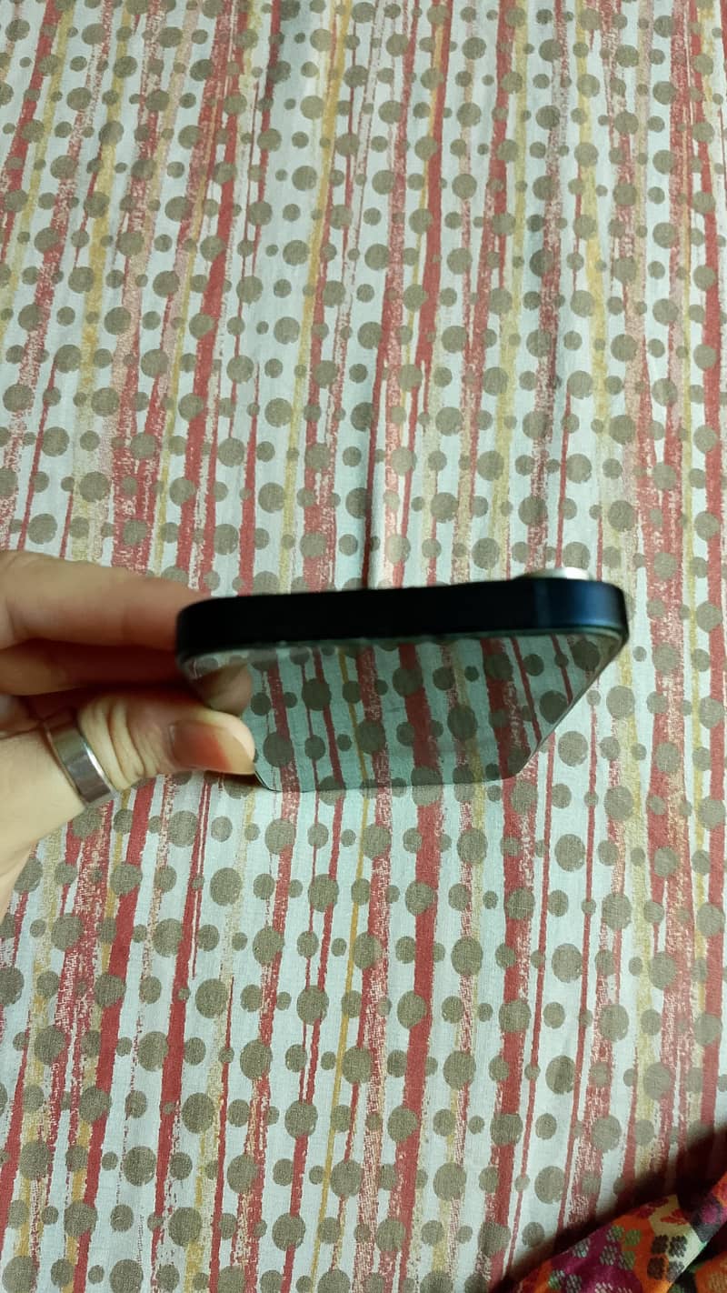 Apple iPhone 13 2