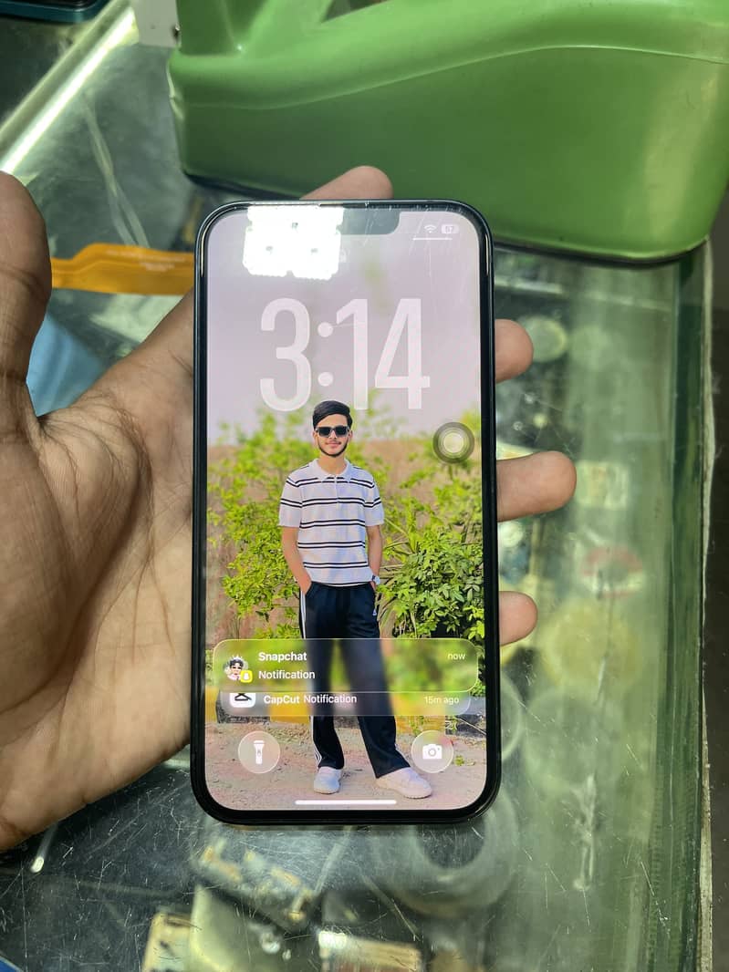 Apple iPhone 13 1