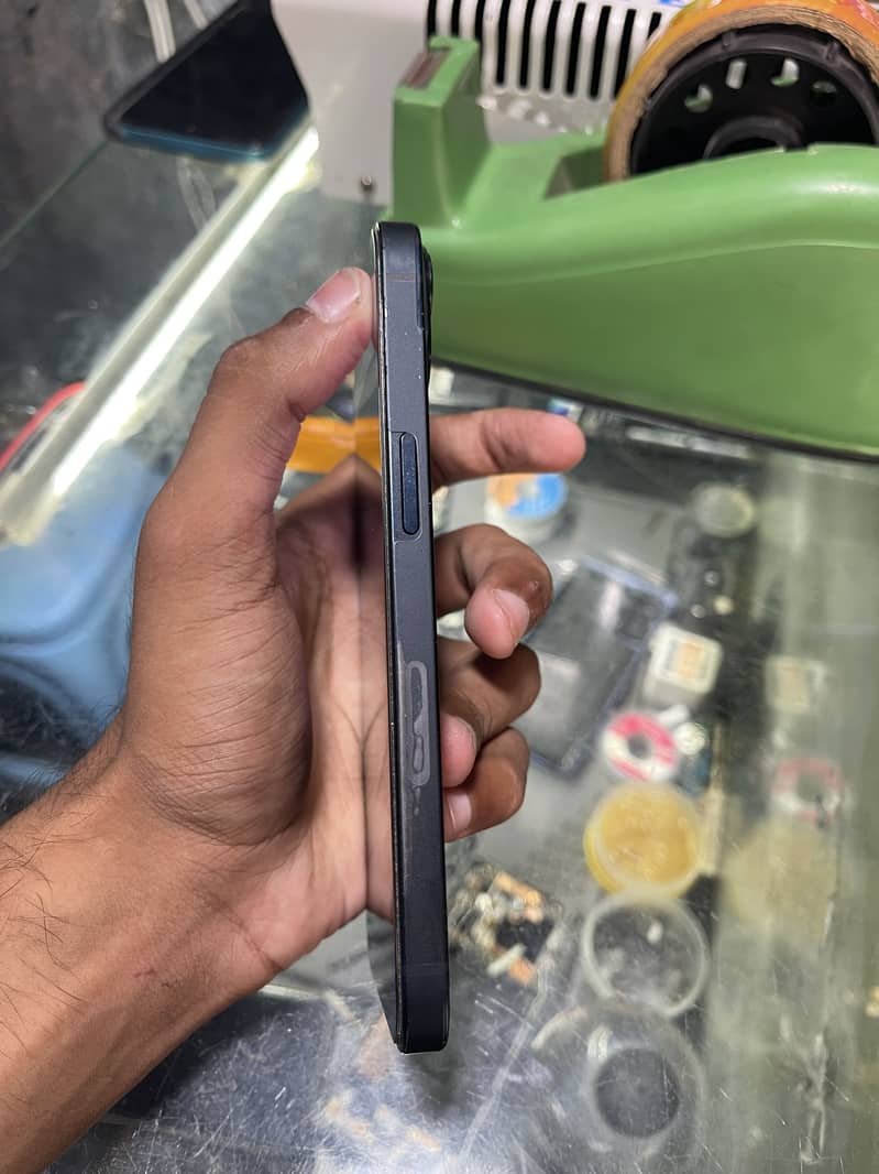 Apple iPhone 13 2