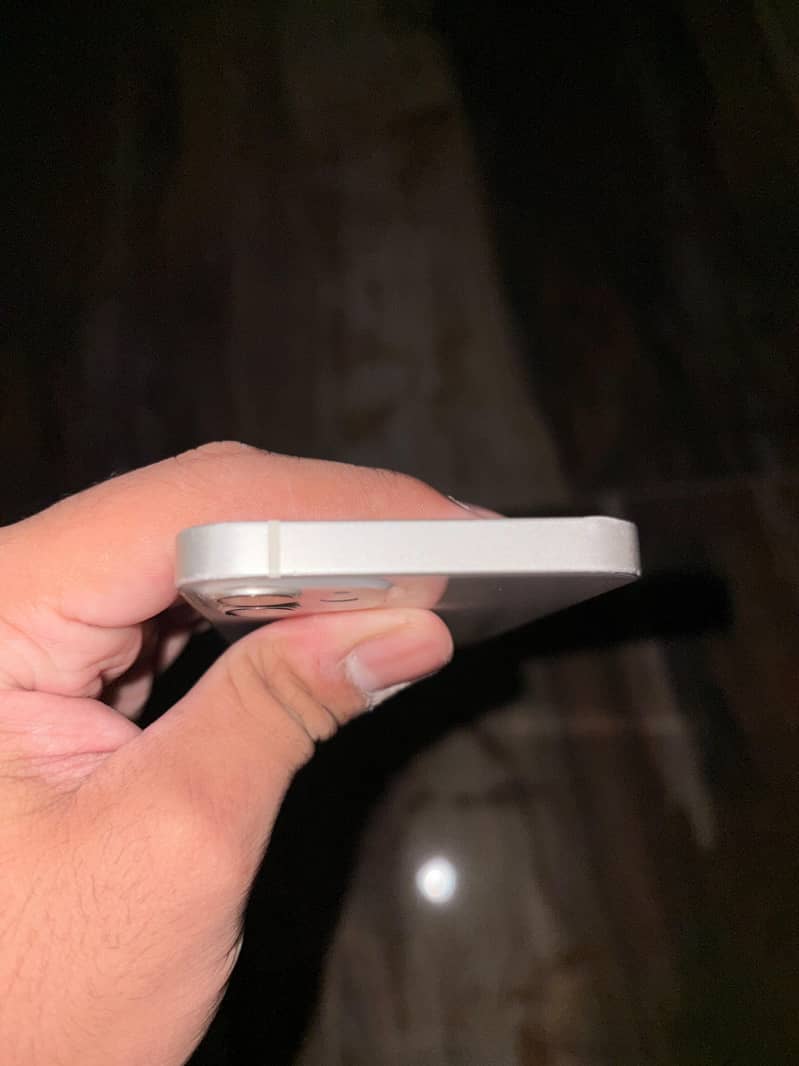 Apple iPhone 12 mini 3