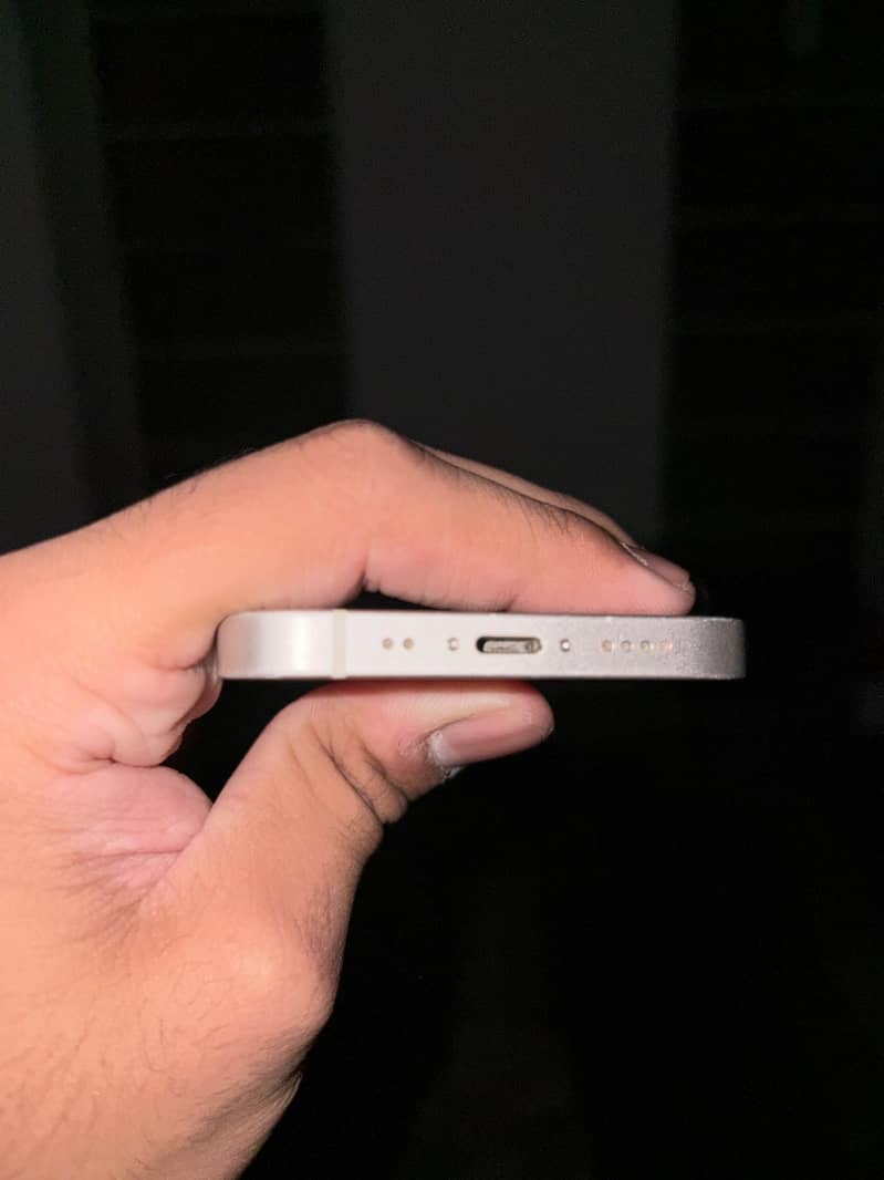 Apple iPhone 12 mini 4