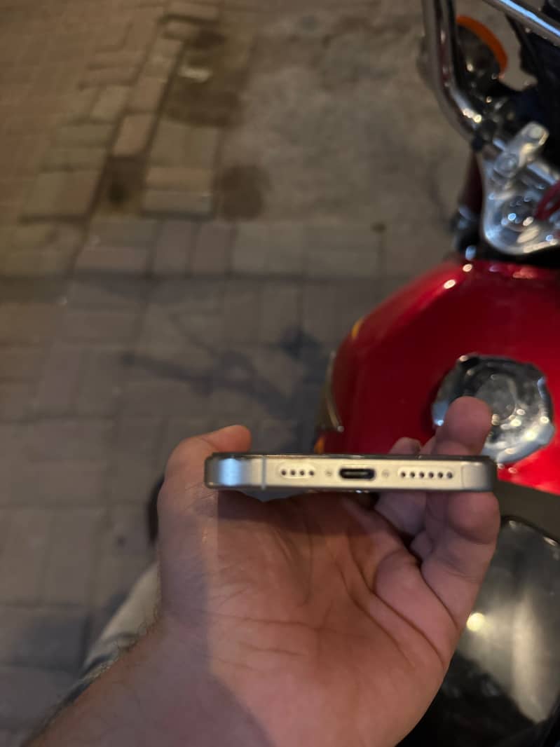 Apple iPhone 15 Pro Max 1