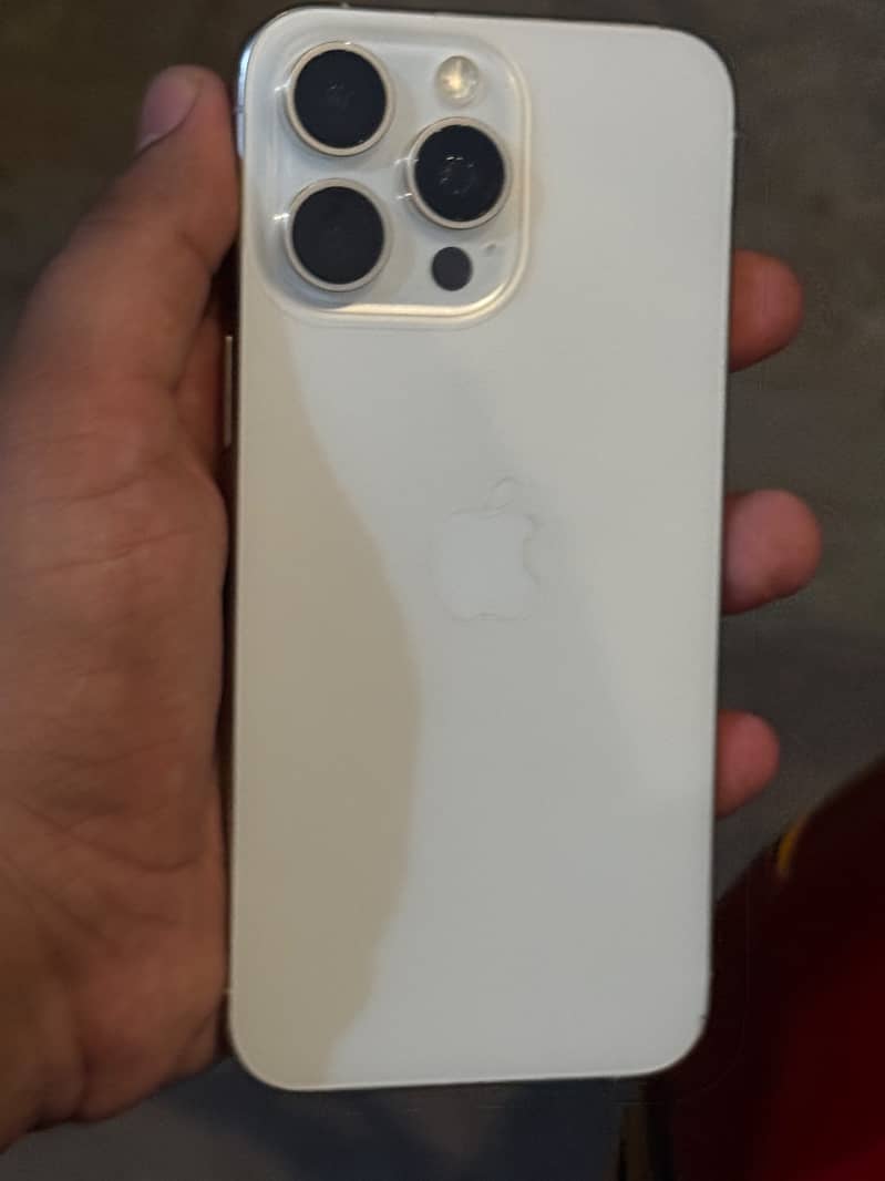 Apple iPhone 15 Pro Max 2