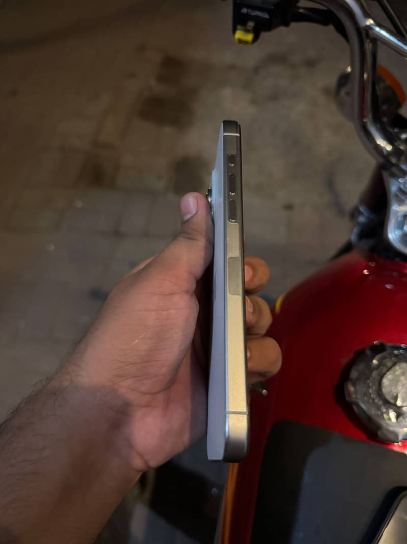 Apple iPhone 15 Pro Max 4