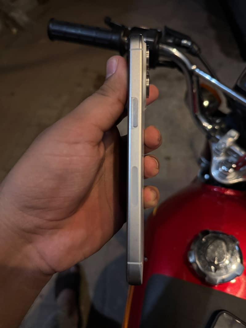 Apple iPhone 15 Pro Max 5