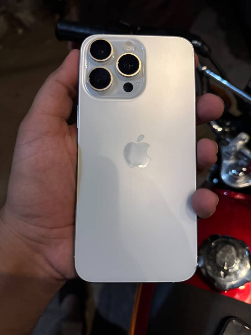 Apple iPhone 15 Pro Max 6