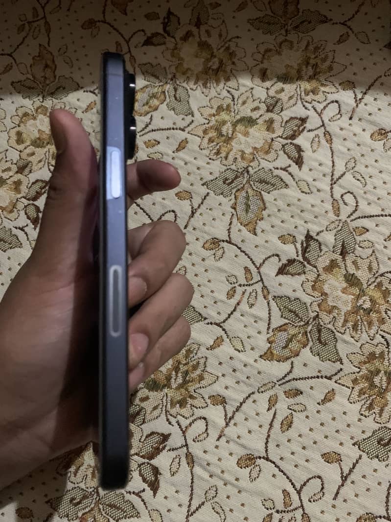 Apple iPhone 15 Pro Max 0