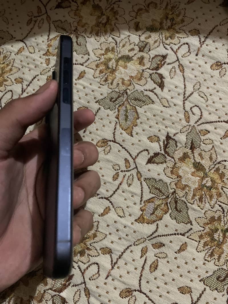 Apple iPhone 15 Pro Max 3