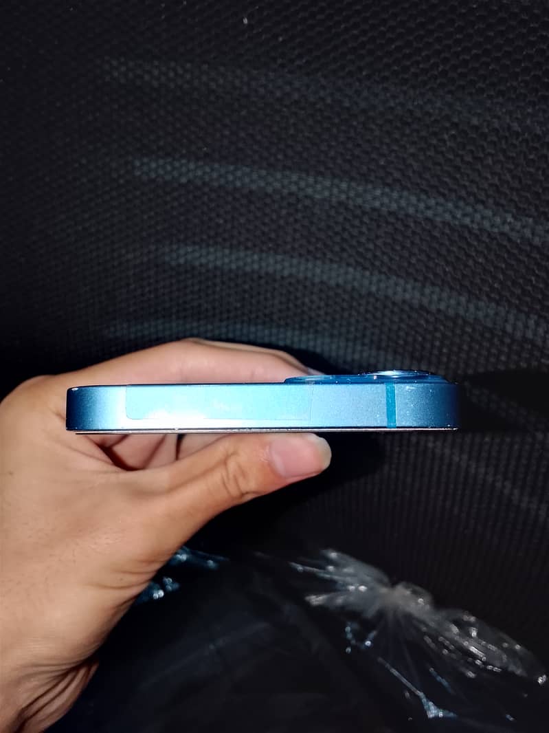Apple iPhone 13 4