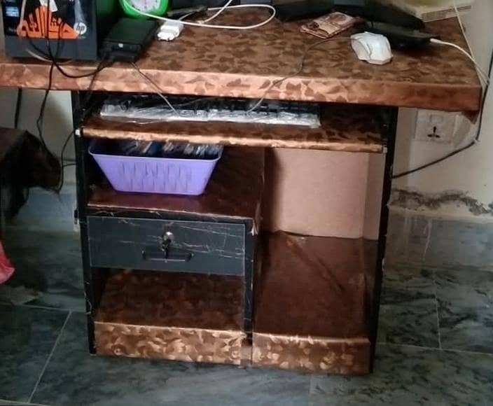 Complete (PC) Computer with cmptr table 3