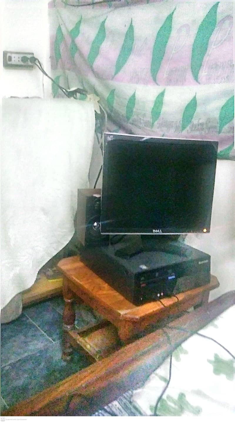 Complete (PC) Computer with cmptr table 5