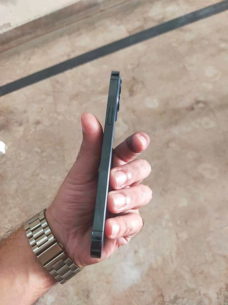 Apple iPhone 12 Pro Max 4