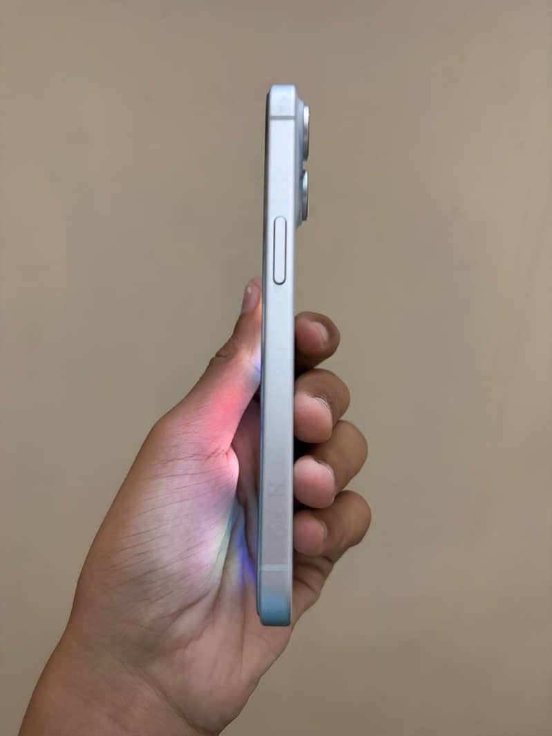 Apple iPhone 15 4