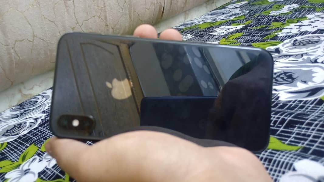 Apple iPhone X 3