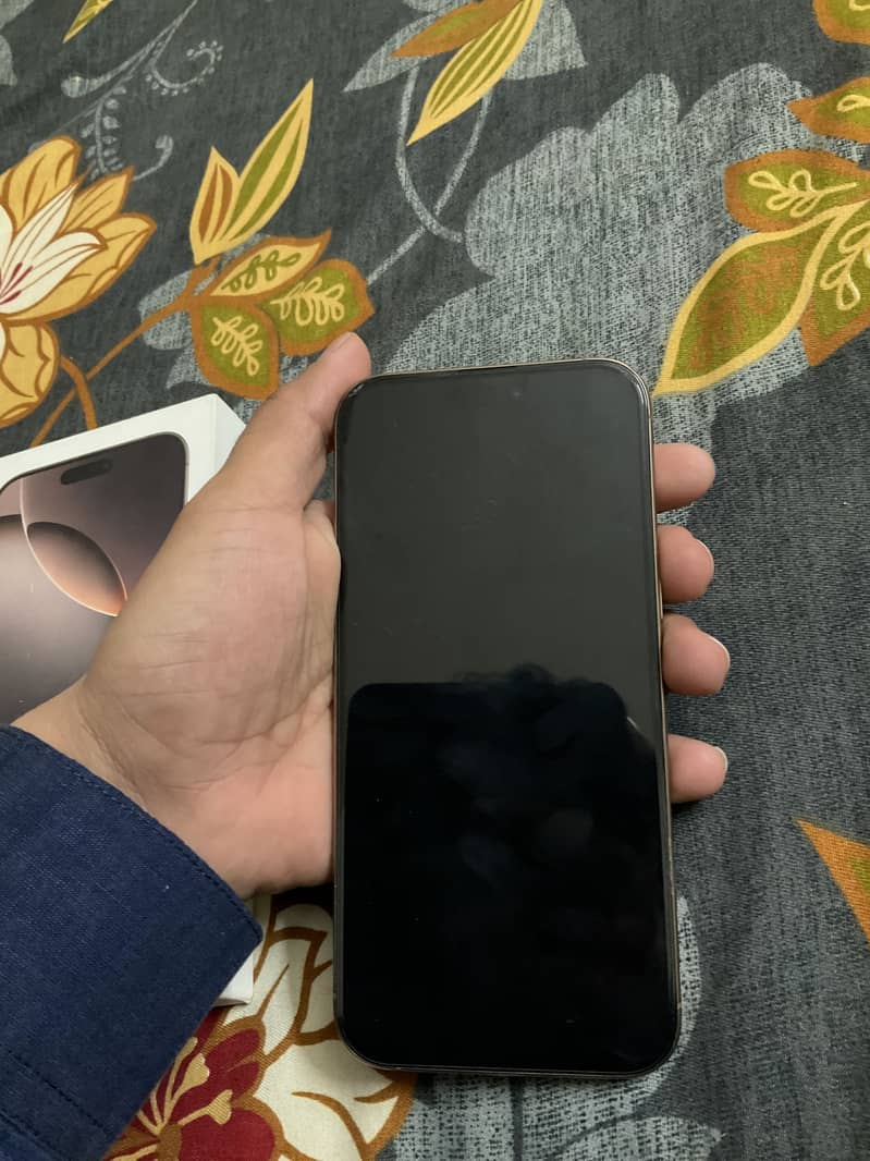 Apple iPhone 16 Pro Max 4