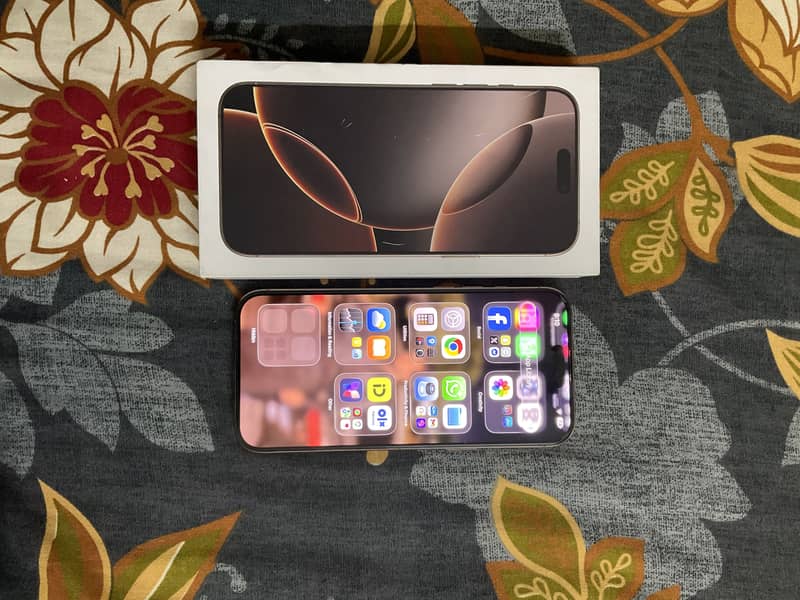 Apple iPhone 16 Pro Max 12
