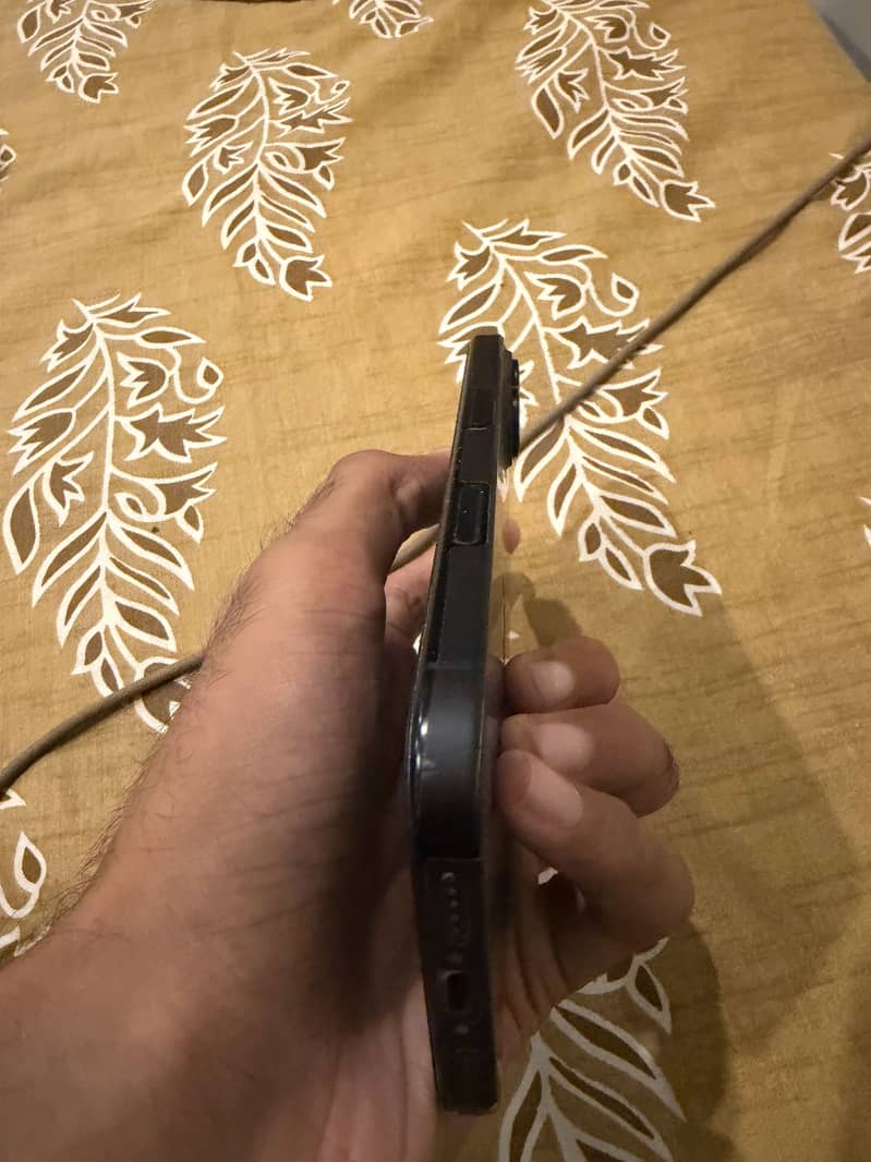 Apple iPhone 16 1