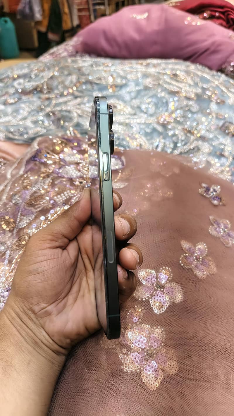 Apple iPhone 13 Pro Max 6