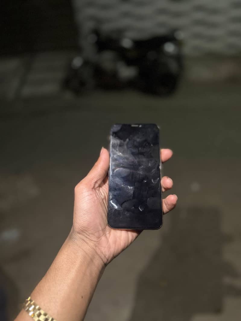 Apple iPhone XS 1
