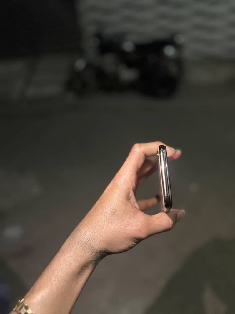 Apple iPhone XS 3