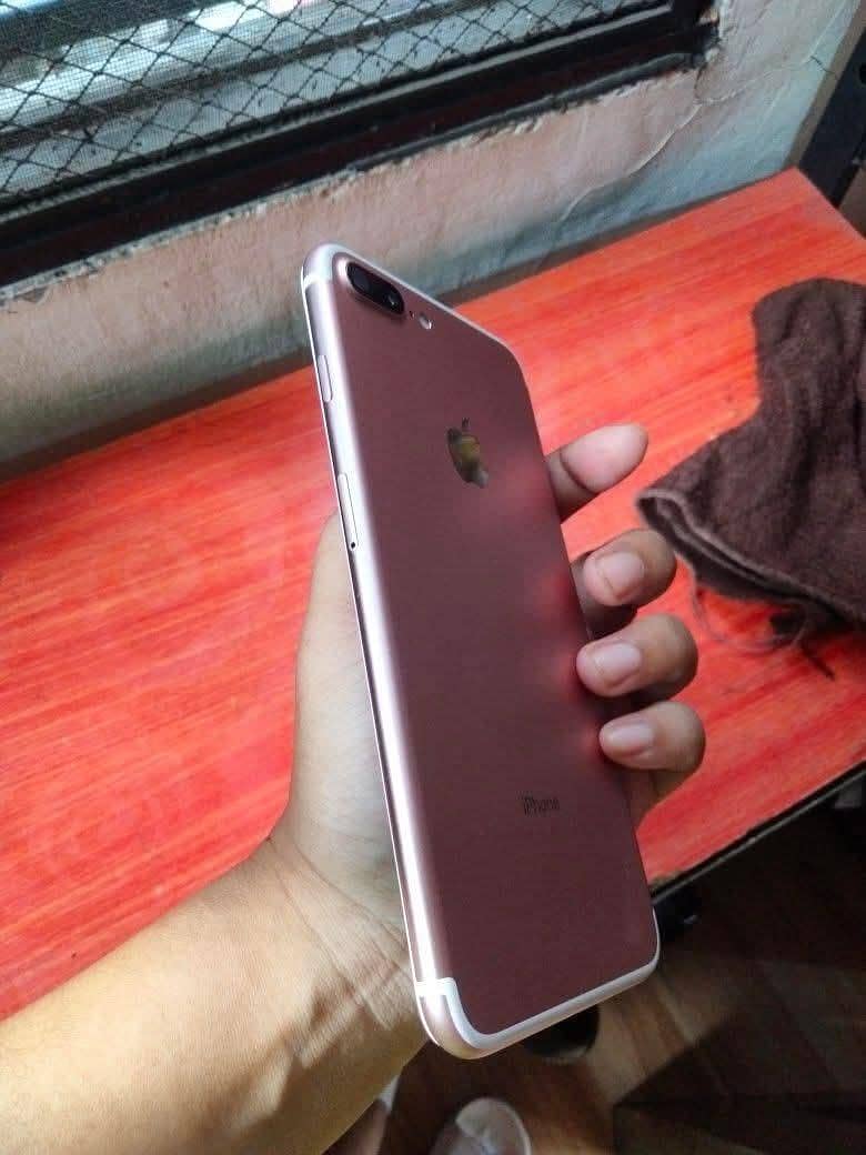 Apple iPhone 7 Plus 5