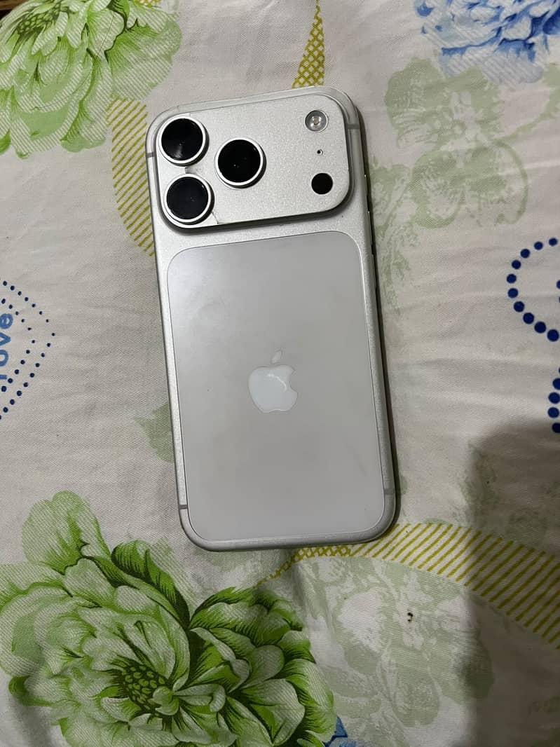 Apple iPhone 17 Pro 0