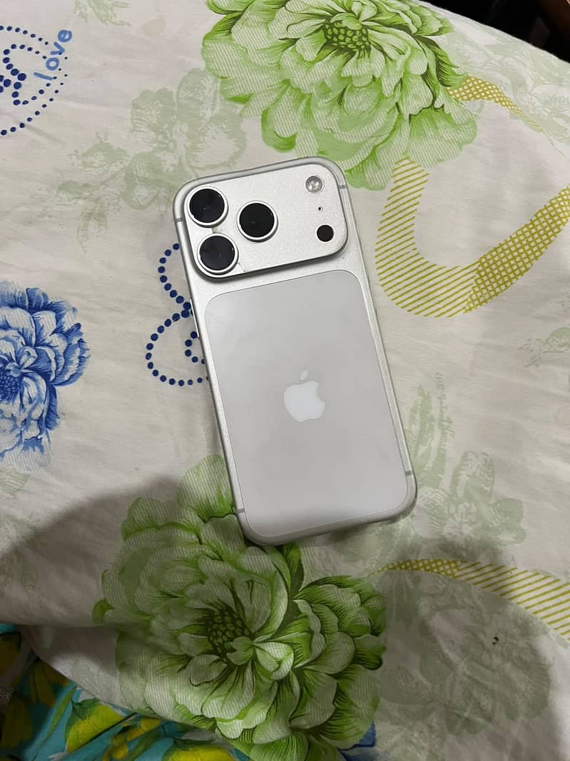 Apple iPhone 17 Pro 1