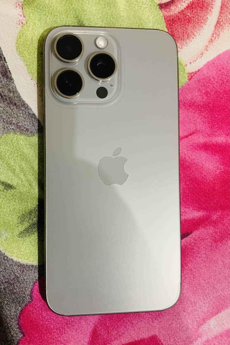 Apple iPhone 15 Pro Max 1