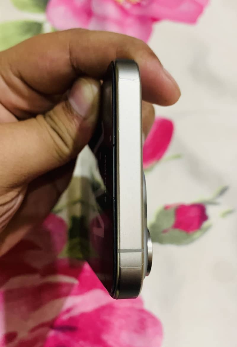Apple iPhone 15 Pro Max 3