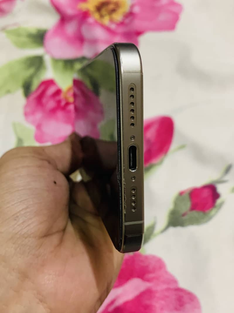Apple iPhone 15 Pro Max 6