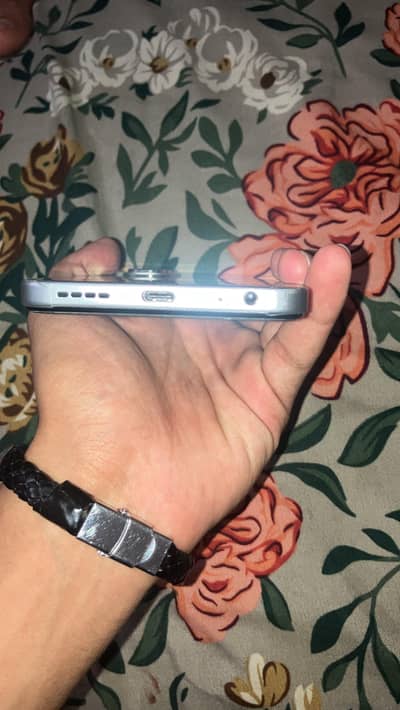 Infinix Hot 60 I he olx pe nei. a raha idk latest he es leay