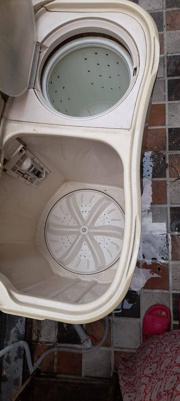 haier Semi automatic Washing machine 1