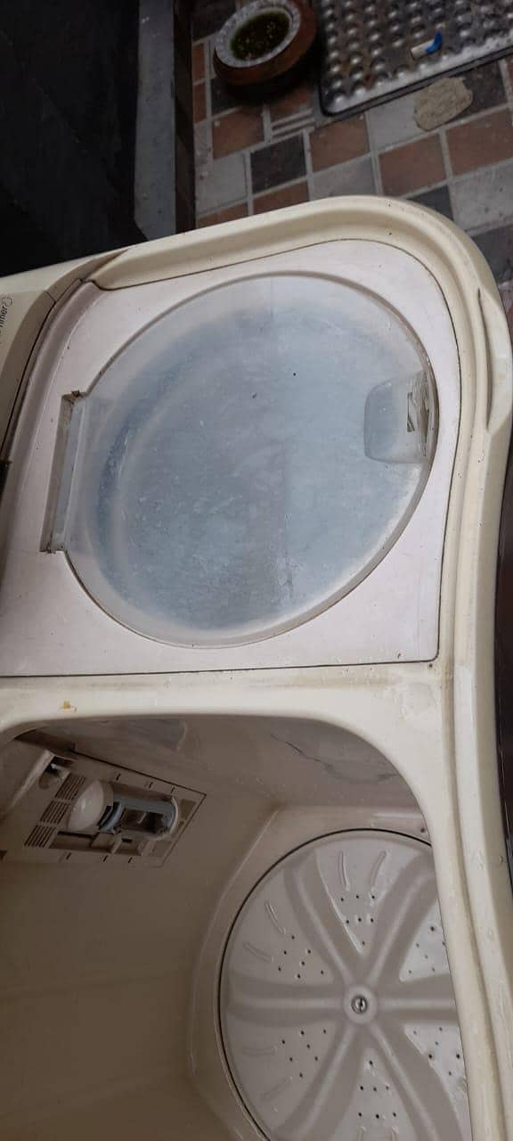haier Semi automatic Washing machine 2