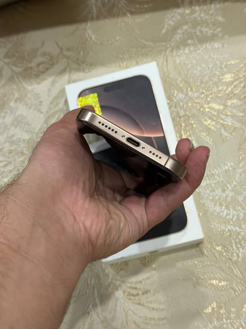Apple iPhone 16 Pro Max 1