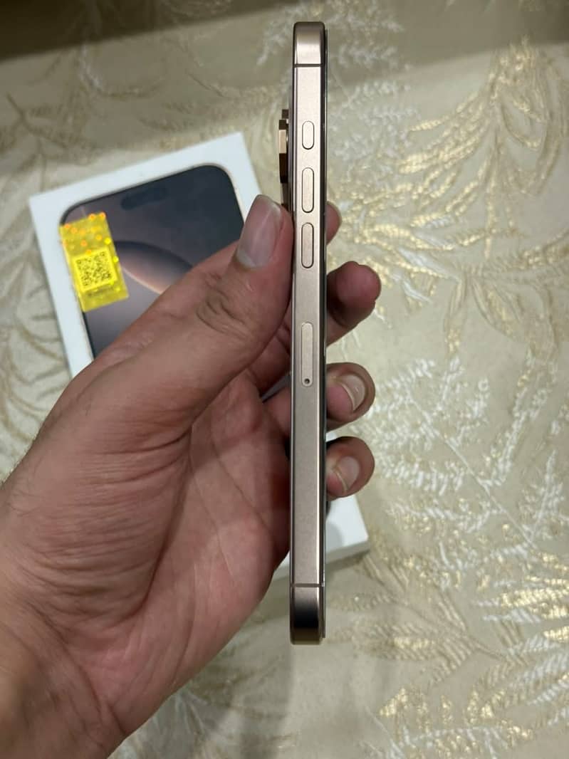 Apple iPhone 16 Pro Max 2