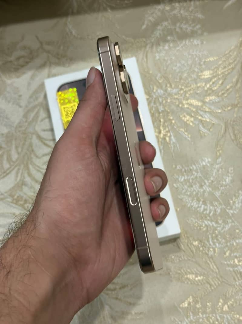 Apple iPhone 16 Pro Max 4