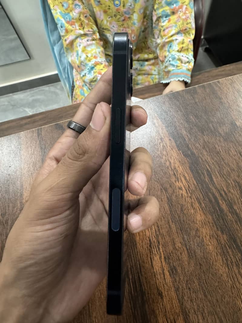 Apple iPhone 13 1